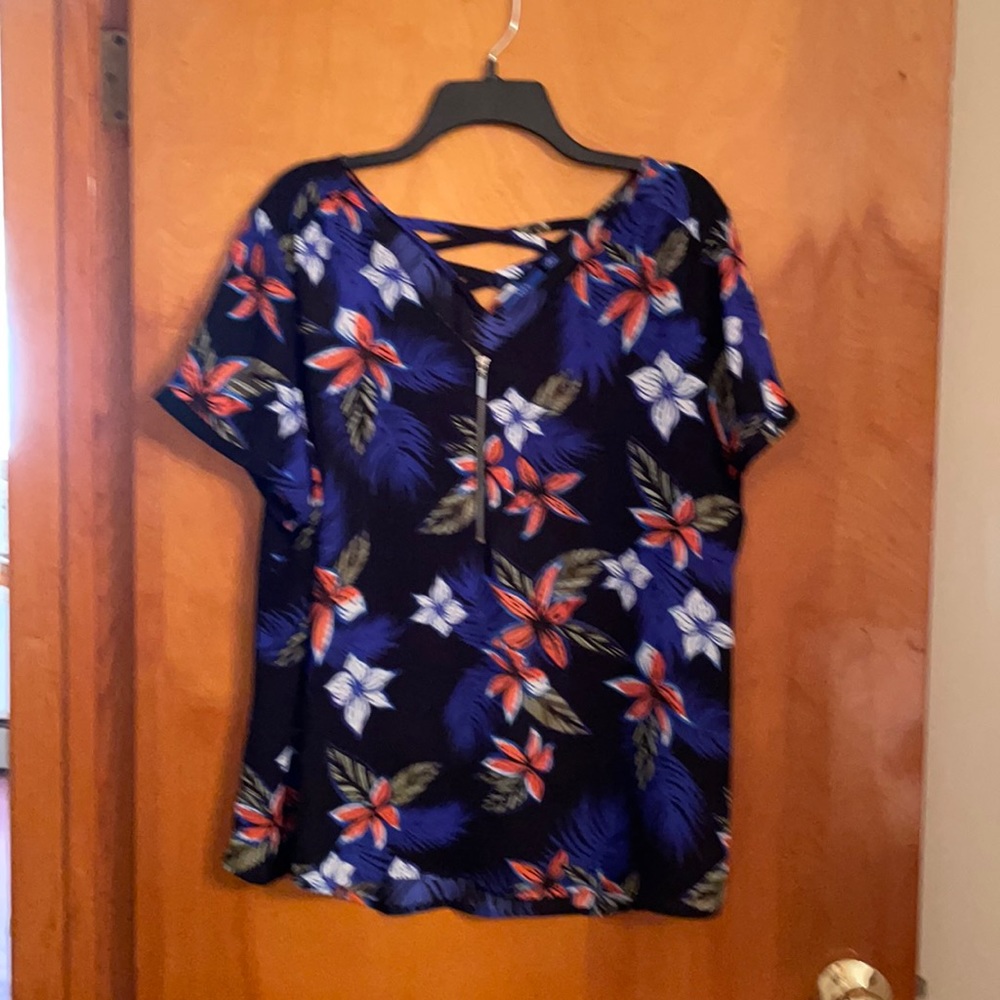 🌺Tropical print blouse by Apt. 9 🌴 🌴